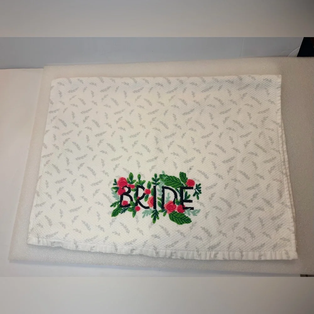 Isaac Mizrahi New York Bride Floral Hand Towel